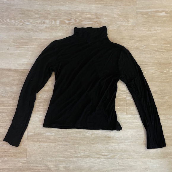 XS Black Long Sleeve Turtleneck - Picture 1 of 3